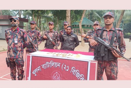 মোটরসাইকেলে বিশেষ কৌশলে লুকানো ছিল ৬ কোটি টাকার স্বর্ণ
