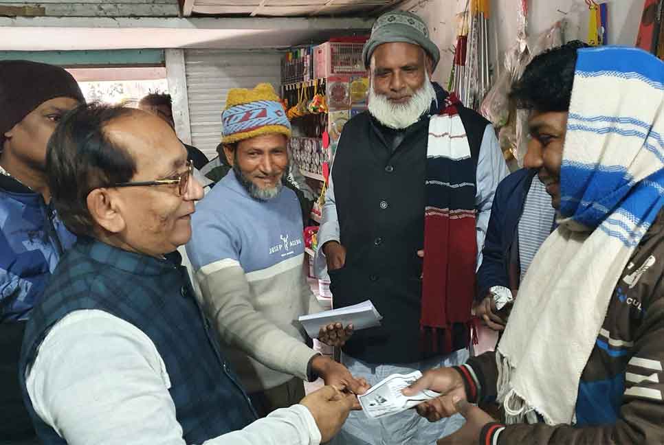 চাঁপাইনবাবগঞ্জে উপনির্বাচনে প্রচারণায় ব্যস্ত প্রার্থীরা 