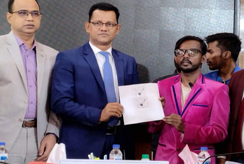একতারা প্রতীক পেলেন হিরো আলম