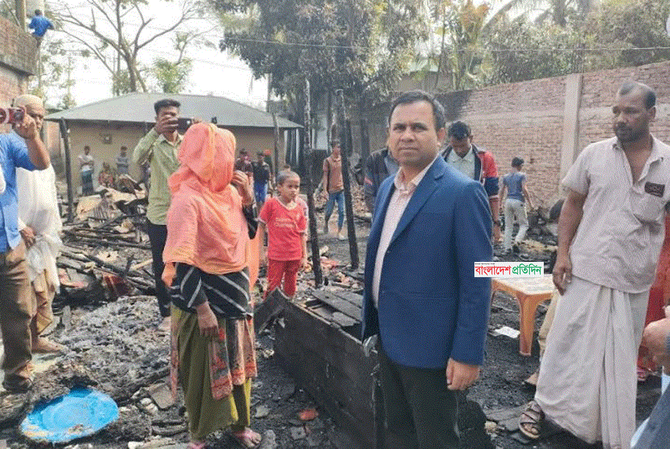 টেকনাফে অগ্নিকাণ্ডে ৬ বসতবাড়ি পুড়ে ছাই