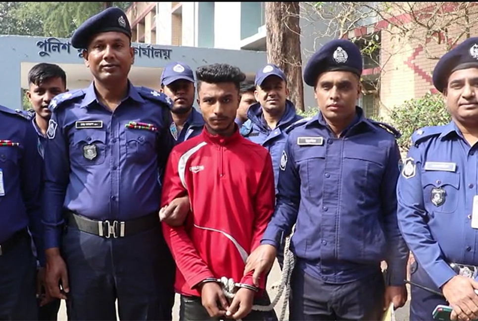 কিশোরীকে কুপিয়ে হত্যার ঘটনায় আটক ১