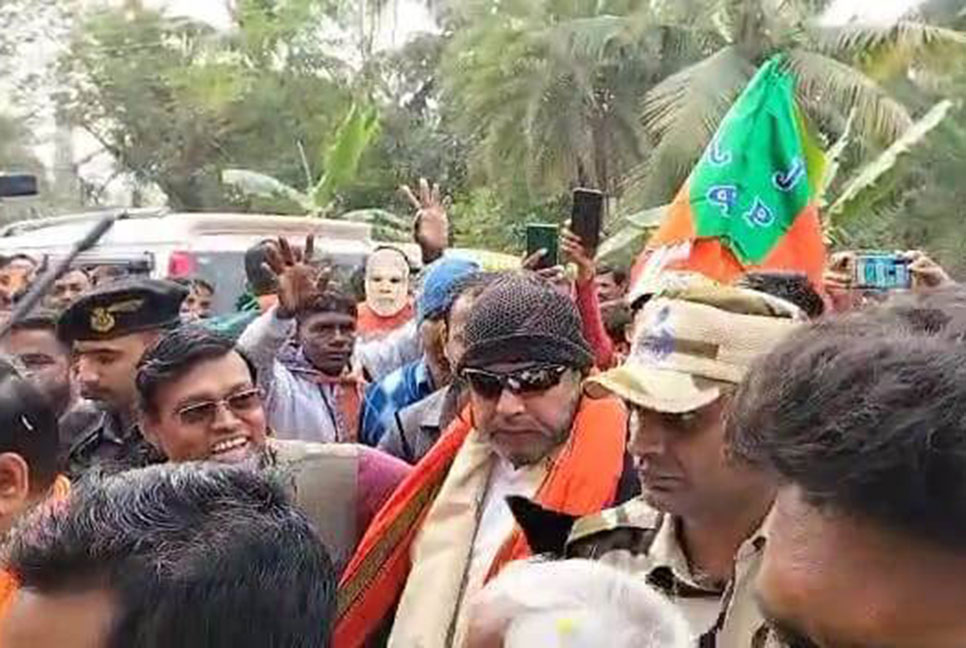 নাকে তেল দিয়ে ঘুমান, কেউ তাড়াতে পারবে না; সিএএ ইস্যুতে মিঠুন 