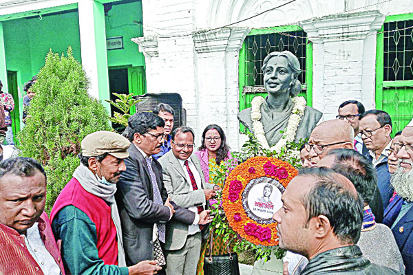 সুচিত্রা সেনের প্রয়াণ দিবস পালিত
