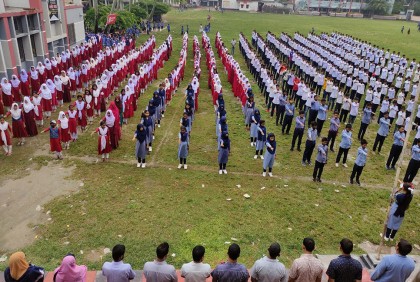 নাটোরে বিদ্যালয়ের প্রধান শিক্ষকের ব্যতিক্রমী উদ্যোগ