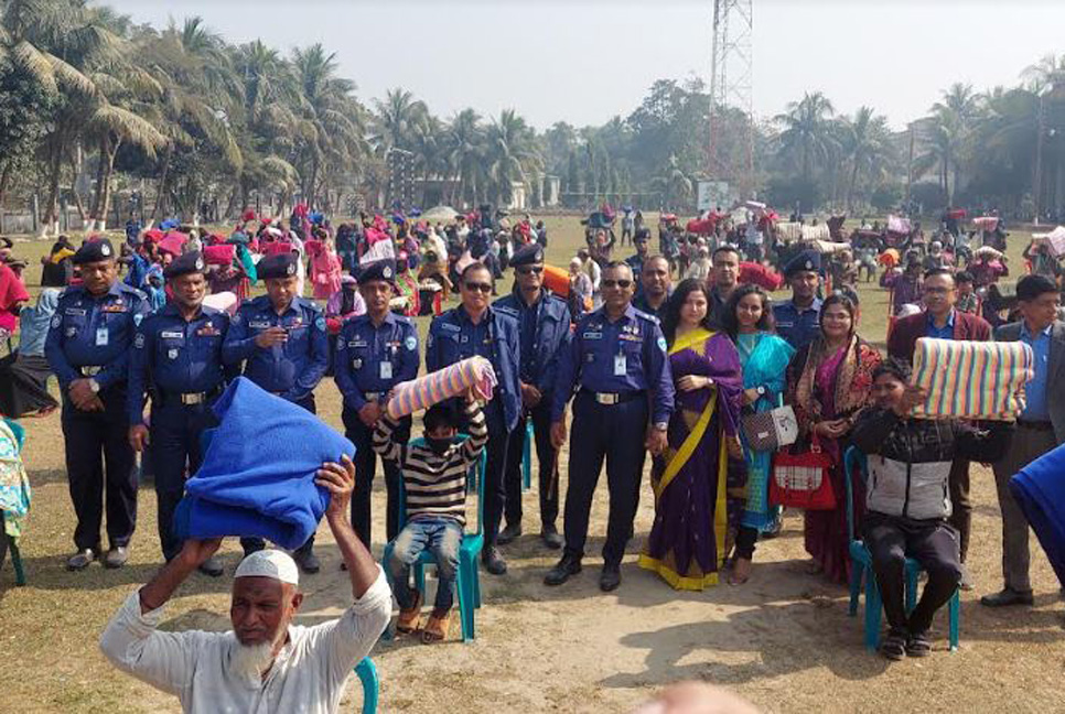 লক্ষ্মীপুরে তিন শতাধিক শীতার্ত মানুষ পেল কম্বল 