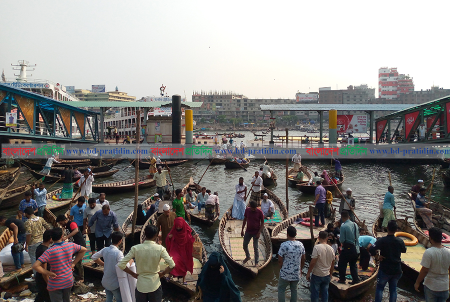 তিন যুগেও ভাগ্য বদলায়নি বুড়িগঙ্গার মাঝিদের