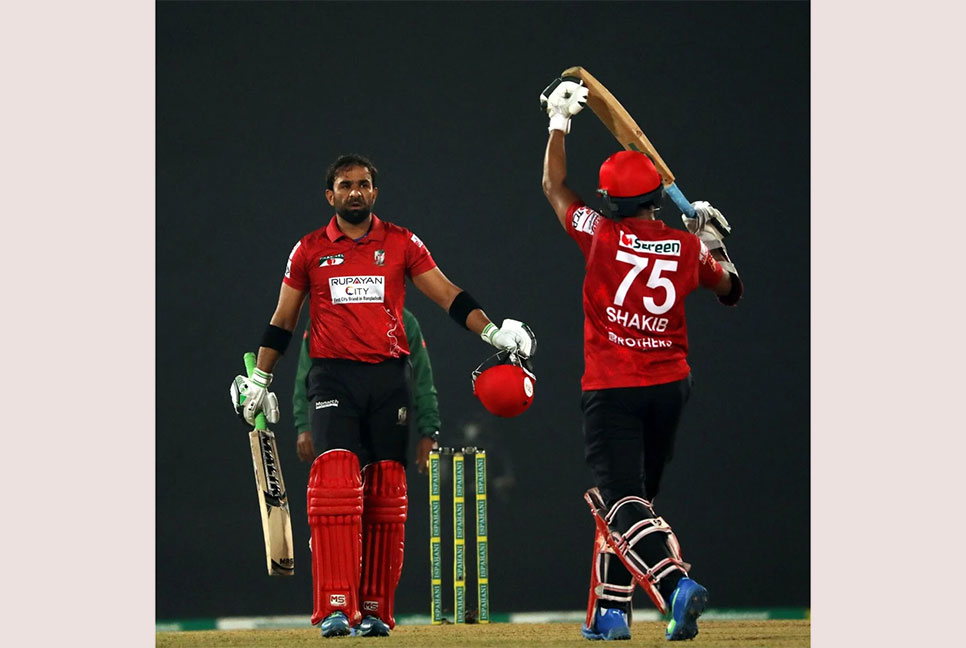 এবার বিপিএলে ঝড়ো সেঞ্চুরি করলেন পাকিস্তানের ইফতিখার