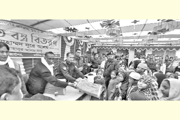 জয়পুরহাট জেলা পুলিশের কম্বল বিতরণ