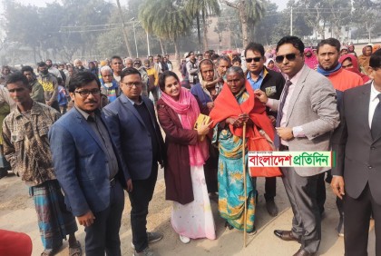 জয়পুরহাটে অসহায়দের মাঝে কম্বল বিতরণ বসুন্ধরা গ্রুপের