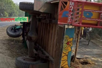 নাটোরে ভটভটি উল্টে নিহত ১, আহত ৮