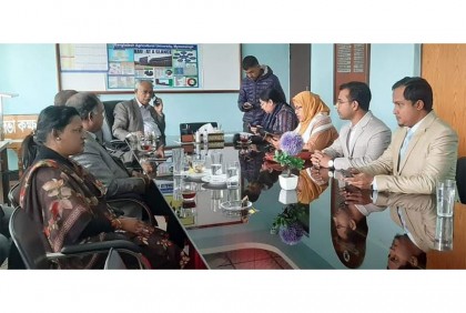 বাকৃবিতে শিক্ষক লাঞ্ছিতের ঘটনায়
রেজিস্ট্রার কার্যালয়ে অবস্থান  
