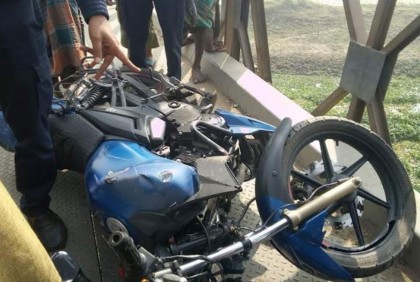 শ্রীপুরে মোটরসাইকেল দুর্ঘটনায় দুই কলেজছাত্র নিহত