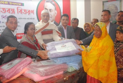 বরিশালে দুস্থদের মাঝে
শীতবস্ত্র বিতরণ