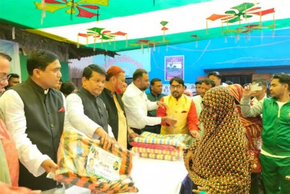 লক্ষ্মীপুরে শীতার্তদের মাঝে কম্বল বিতরণ