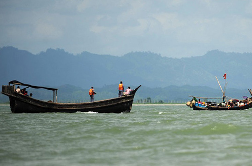 সাগরে ভাসছিল অজ্ঞাত নারীর মরদেহ