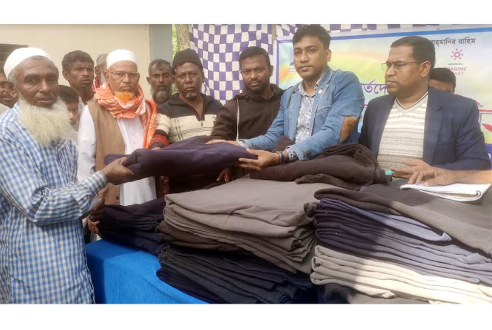 
কলাপাড়ায় শীতবস্ত্র বিতরণ