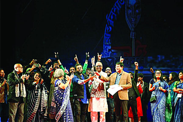 ইশরাত নিশাত নাট্য পুরস্কার পেলেন যাঁরা