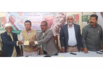 দুমকিতে বিএনপি নেতার আওয়ামী লীগে যোগদান 