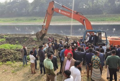 ভালুকায় মৃতপ্রায় খীরু নদী খনন কাজের উদ্বোধন