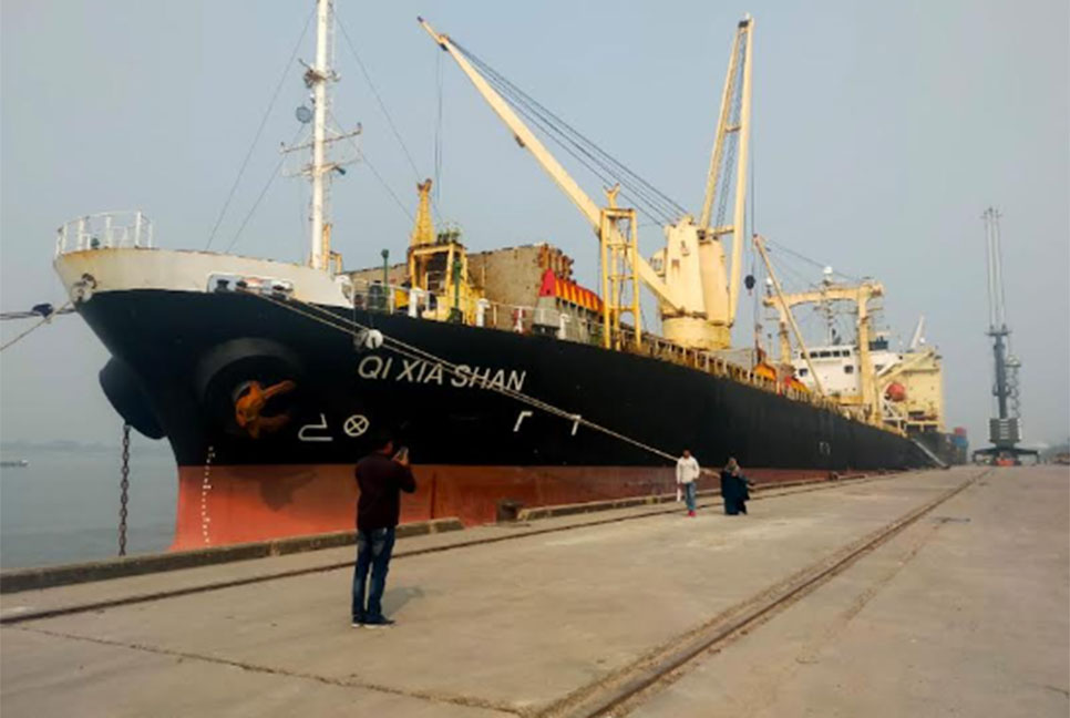 দুই মেগাপ্রকল্পের মালামাল নিয়ে মোংলা বন্দরে ৩ জাহাজ (ভিডিও)