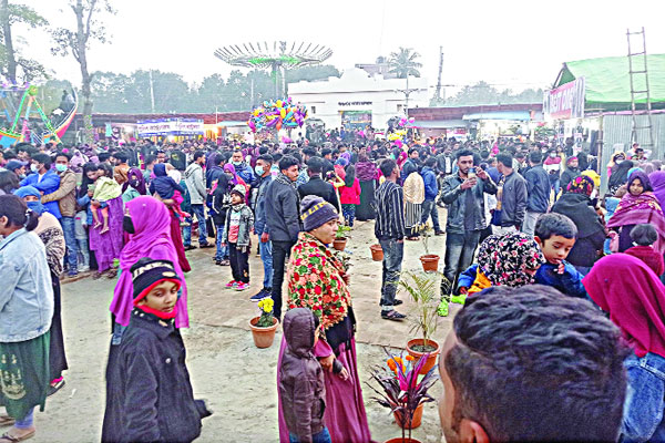 রাজবাড়ীতে জমেছে বিজয় আনন্দ মেলা