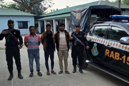 টেকনাফে ১৪ হাজার ইয়াবাসহ আটক ৩