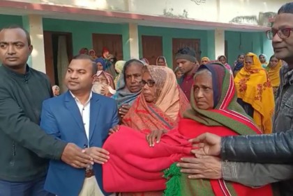 চাঁপাইনবাবগঞ্জে শীতার্তদের মাঝে বসুন্ধরা গ্রুপের কম্বল বিতরণ
