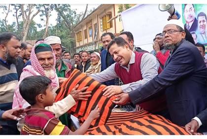 ফরিদপুরে দরিদ্রদের মাঝে কম্বল বিতরণ