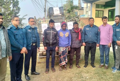 নাটোরে ৩ মাদক ব্যবসায়ী গ্রেফতার