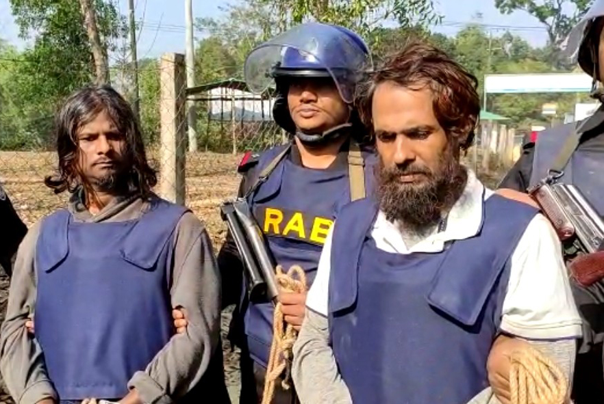 রোহিঙ্গা ক্যাম্পে র‌্যাবের সঙ্গে জঙ্গিদের গোলাগুলির পর আটক দুই