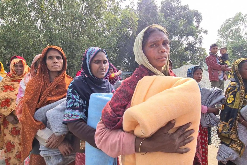 পঞ্চগড়ে অসহায় শীতার্তদের মাঝে বসুন্ধরা গ্রুপের কম্বল বিতরণ