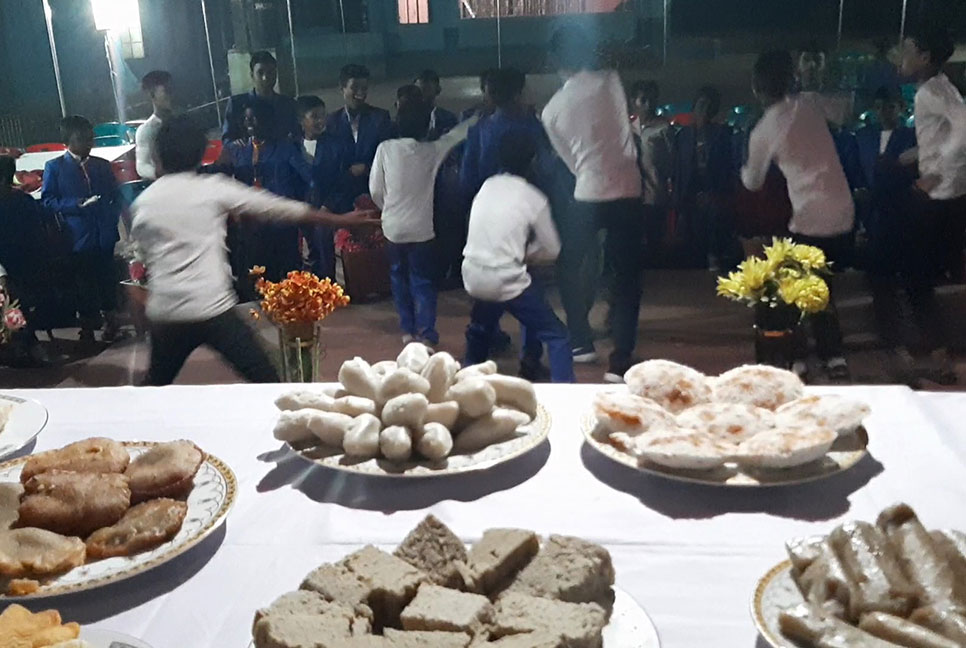 নেত্রকোনায় সরকারি শিশু পরিবারে পিঠা উৎসব