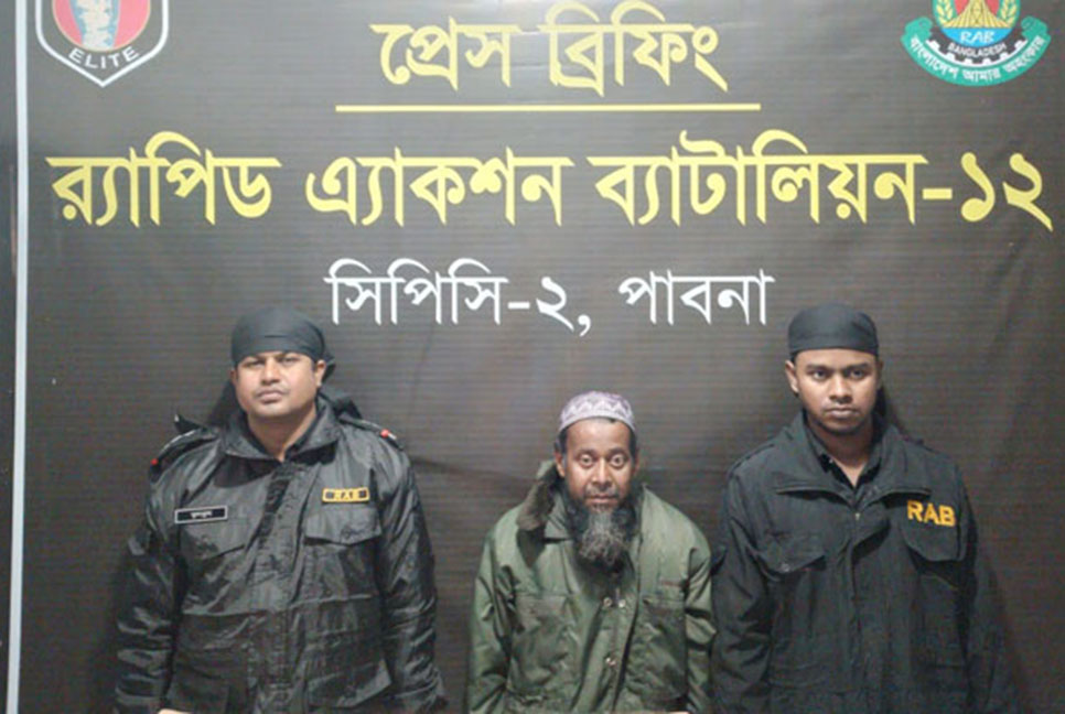 পাবনায় বিপুল পরিমাণ নকল বিড়িসহ আটক ১