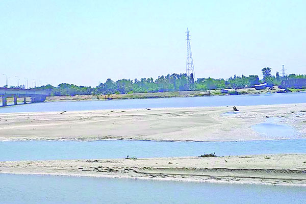তিস্তা শুকিয়ে ধু-ধু বালুচর
