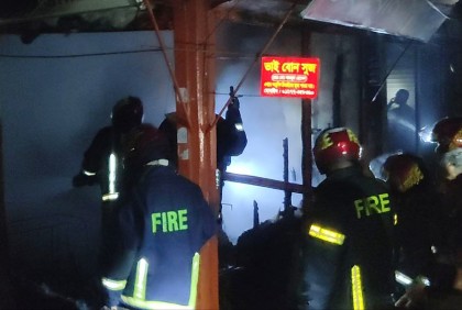 নরসিংদীর ভেলানগর বাজারে ভয়াবহ আগুন