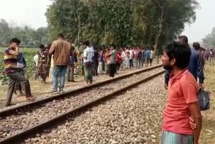 ট্রেনের সামনে ঝাঁপ দিয়ে এক ব্যক্তির আত্মহত্যা 