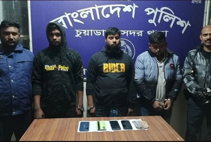 চুয়াডাঙ্গায় জুয়ার আসরে পুলিশের অভিযান, আটক ৩
