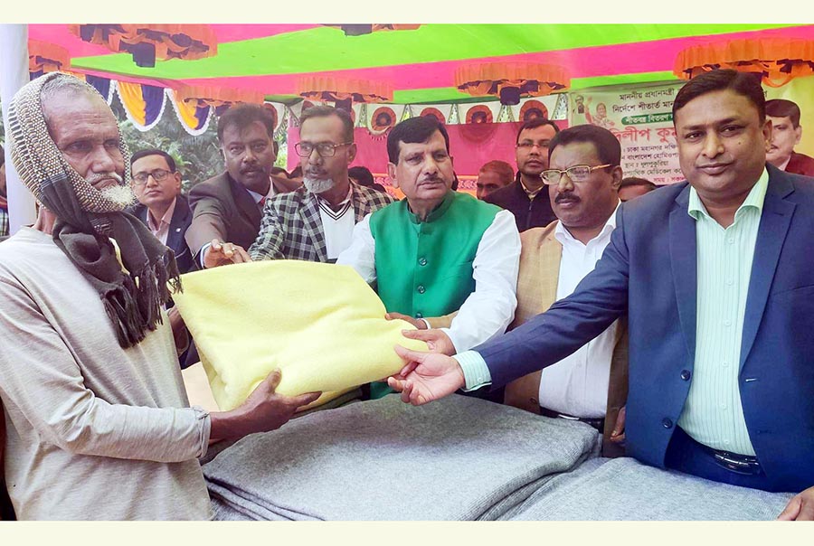 বোয়ালমারীতে ডা. দিলীপ রায়ের কম্বল পেল দুই সহস্রাধিক শীতার্ত