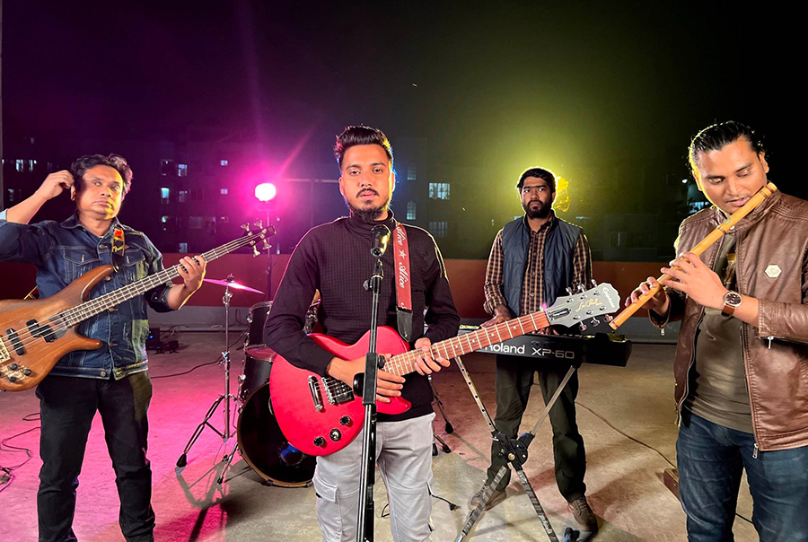প্রথম হিন্দী গানেই গগনের বাজিমাত