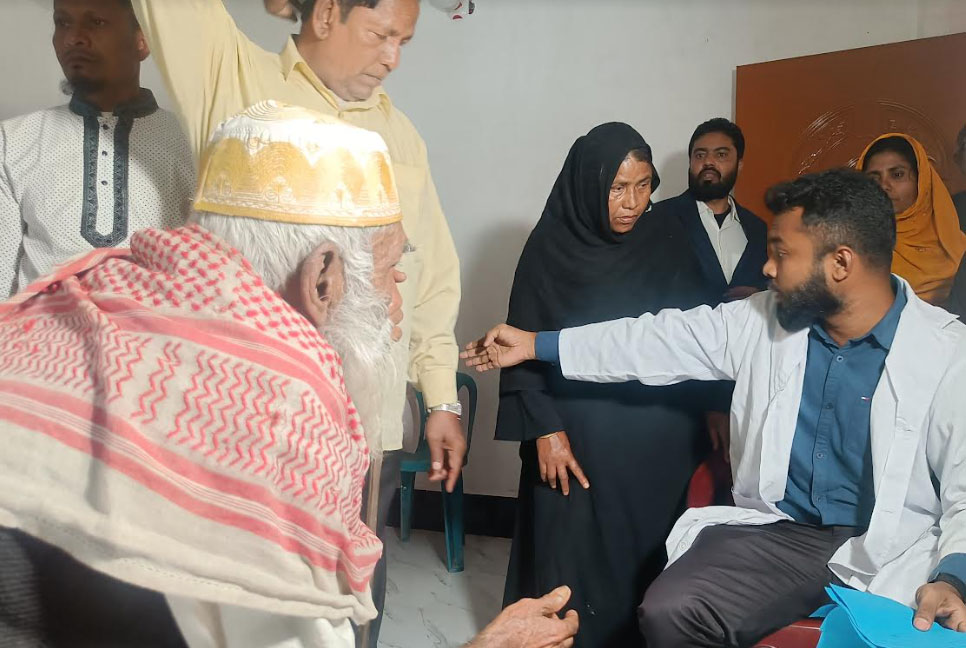 কসবায় বিনামূল্যে চক্ষু চিকিৎসা সেবা প্রদান