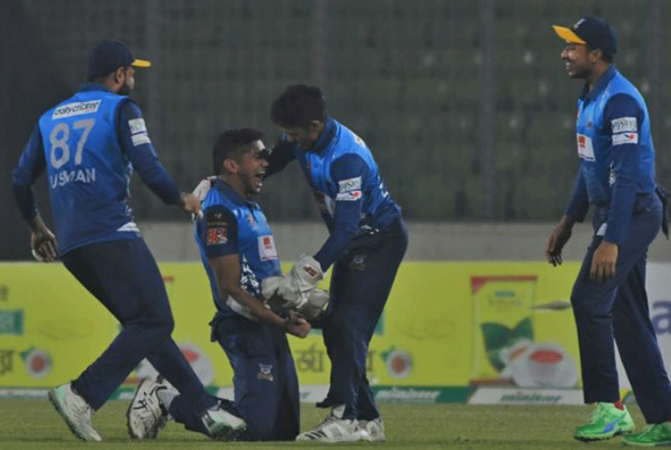 তাসকিনের বোলিং তোপে ঢাকার জয়