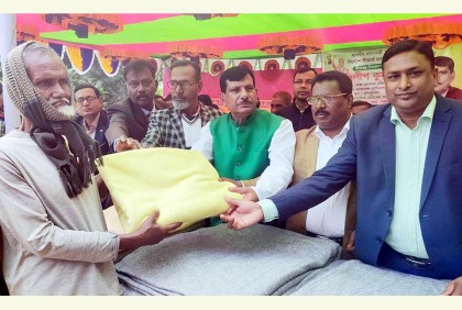 বোয়ালমারীতে ডা. দিলীপ রায়ের কম্বল পেল দুই সহস্রাধিক শীতার্ত
