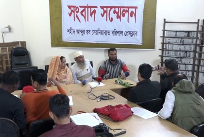 বরিশালে ইউএনও’র বিরুদ্ধে জবরদস্তি ও মারধরের অভিযোগ মুক্তিযোদ্ধার