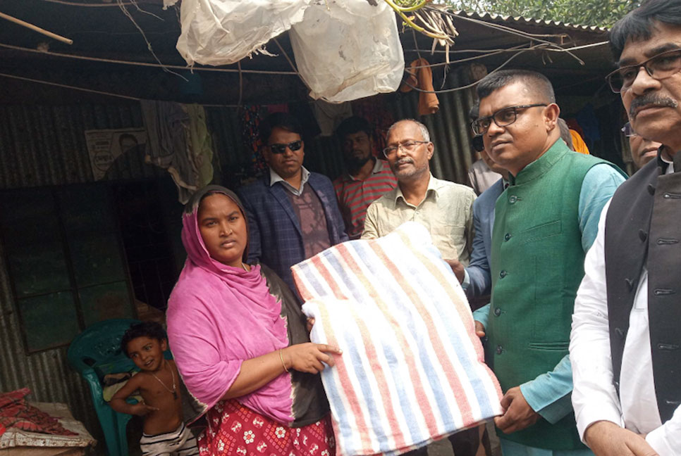 সুজানগরে পুনর্বাসন কর্মসূচির আওতায় ছাগল ও নগদ অর্থ বিতরণ