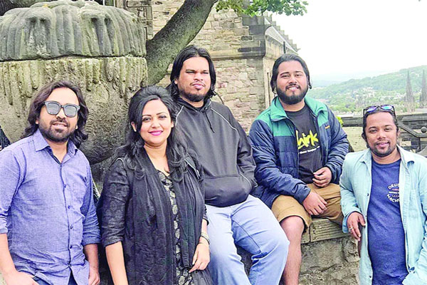 ফের কনসার্টে চিরকুট