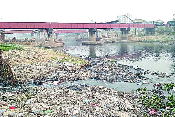 তুরাগ নদ শুকিয়ে এখন মরা খাল