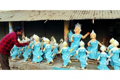 
খানসামায় প্রতিমা বিক্রির হাট