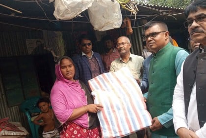 সুজানগরে পুনর্বাসন কর্মসূচির আওতায় ছাগল ও নগদ অর্থ বিতরণ