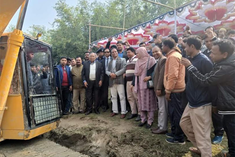 খানসামায় 
বেলান নদীর খনন শুরু 