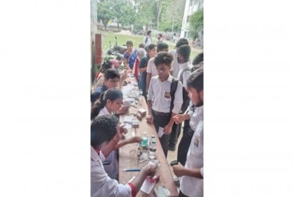 গোপালগঞ্জ বঙ্গবন্ধু কলেজে বিনামূল্যে রক্তের গ্রুপিং 